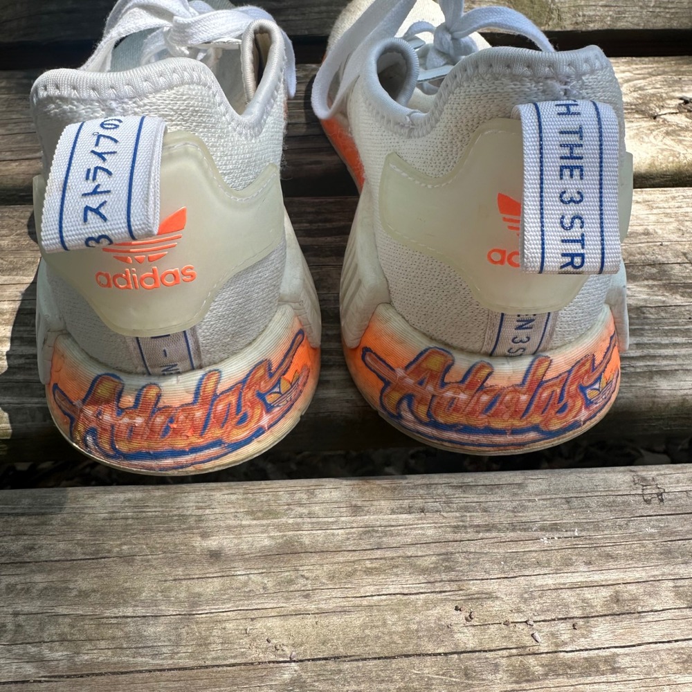 Adidas NMD_R1 Graffiti Sneakers White Signal Coral FV7852 Men's Sz 11 Streetwear - Picture 4 of 9